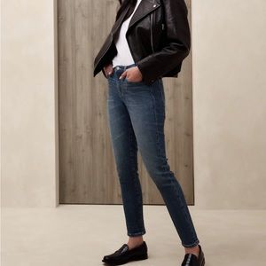 BANANA REPUBLIC- Mid-Rise Skinny Fit Jeans
